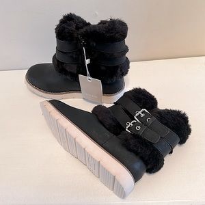 NEW Zara girls faux fur/leather boots. Stylish and comfy. Classic and trendy.